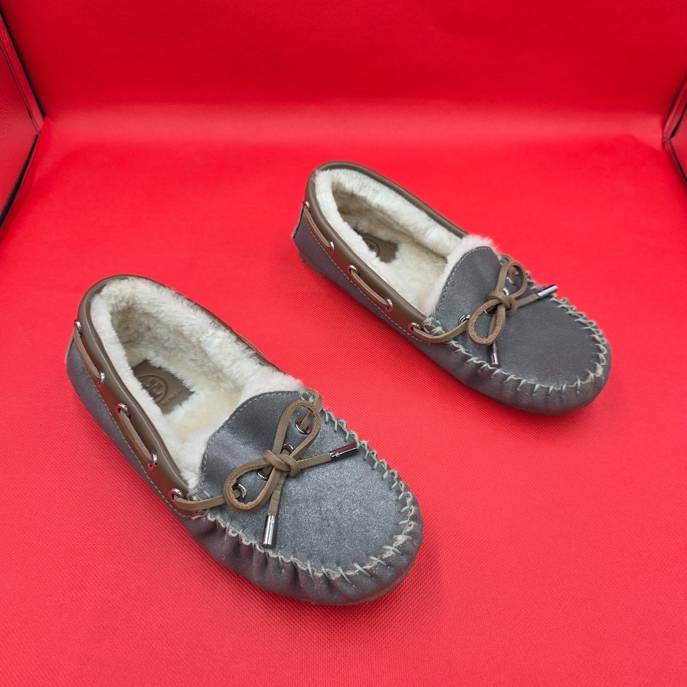 Tory Burch Silver Metallic Gray Fur Lined House Shoes Moccasin Slipper Size 6 - Picture 2 of 7